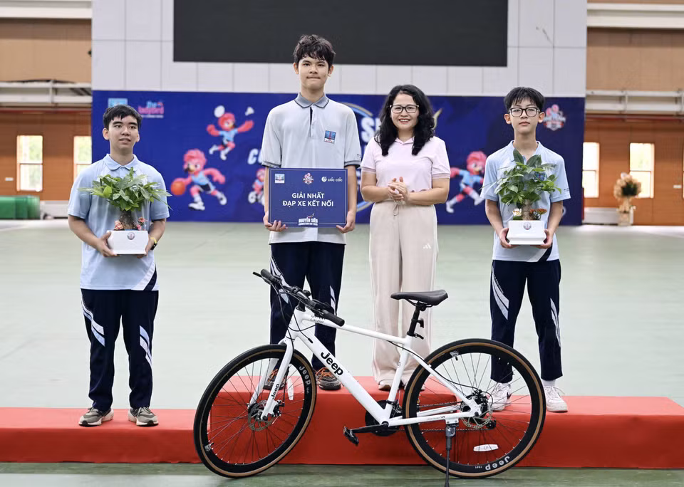 ... hay những giải thưởng... (Ảnh: Vietnam+)