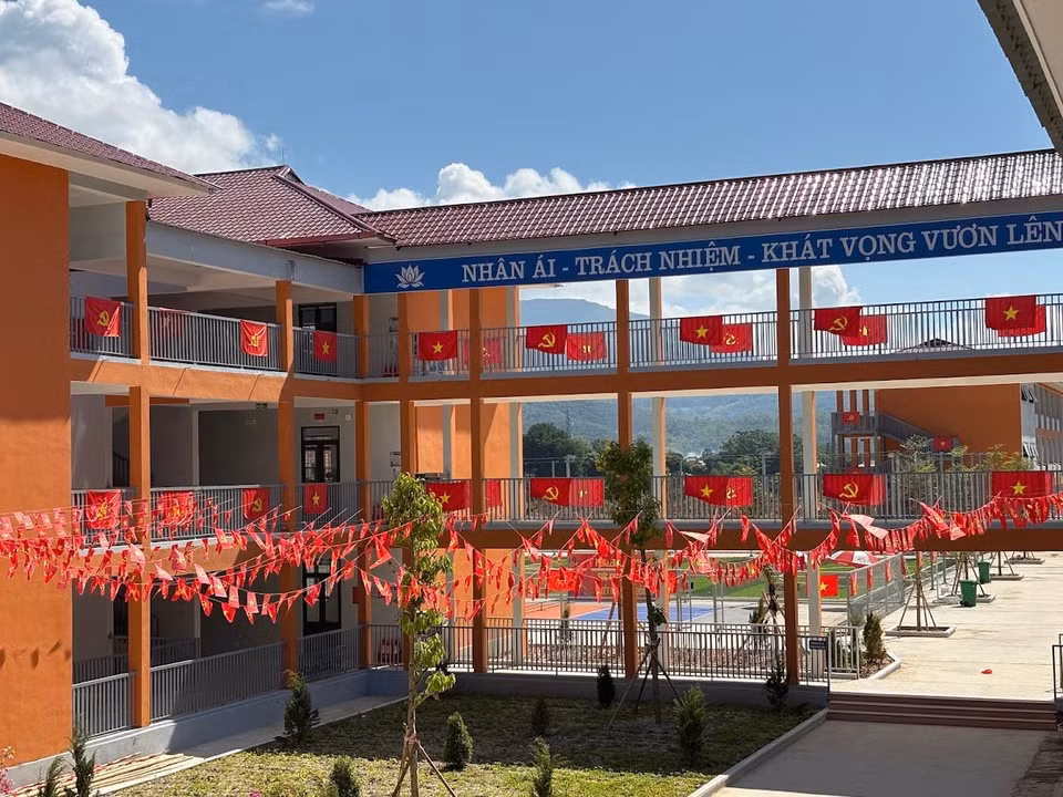 Theo Nghị định 188/2026/NĐ-CP, trường nội trú vùng biên được Nhà nước cấp ngân sách vận hành với mức chi 100.000 đồng/học sinh/tháng; chi trả tiền điện, nước phục vụ sinh hoạt và học tập. (Ảnh: Vietnam+)