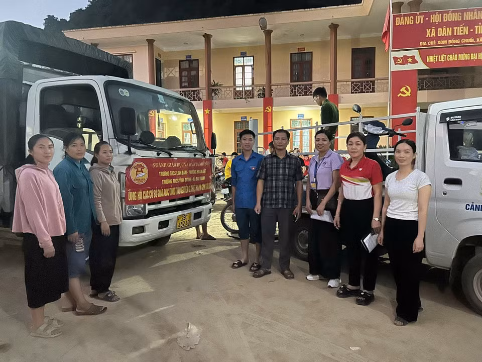 Những chuyến xe thiện nguyện đã đến với đồng bào xã Dân Tiến, tỉnh Thái Nguyên. (Ảnh: PV/Vietnam+)