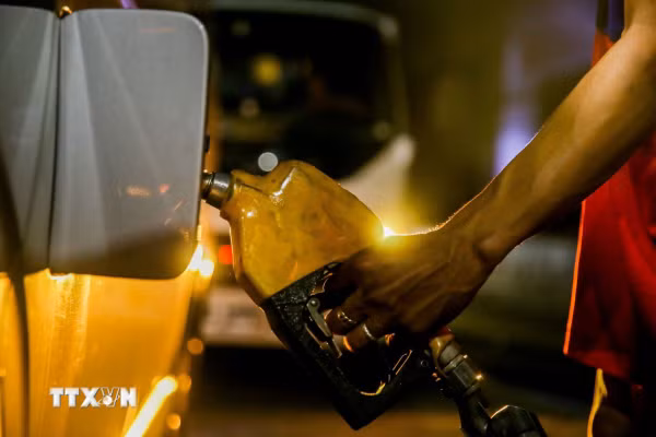 Giá dầu thế giới ghi nhận tuần tăng mạnh, chạm mức cao nhất gần 6 tháng