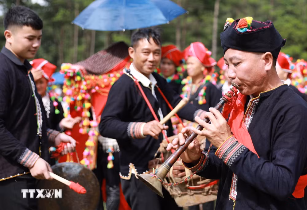 ttxvn-le-ruoc-dau-cua-dan-toc-dao-do-o-lai-chau-8264065-7.jpg