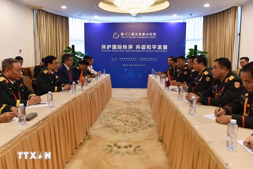 ttxvn-bo-truong-bo-quoc-phong-phan-van-giang-gap-lanh-dao-quoc-phong-cac-nuoc-ben-le-dien-dan-huong-son-bac-kinh-lan-thu-12-8283134.jpg