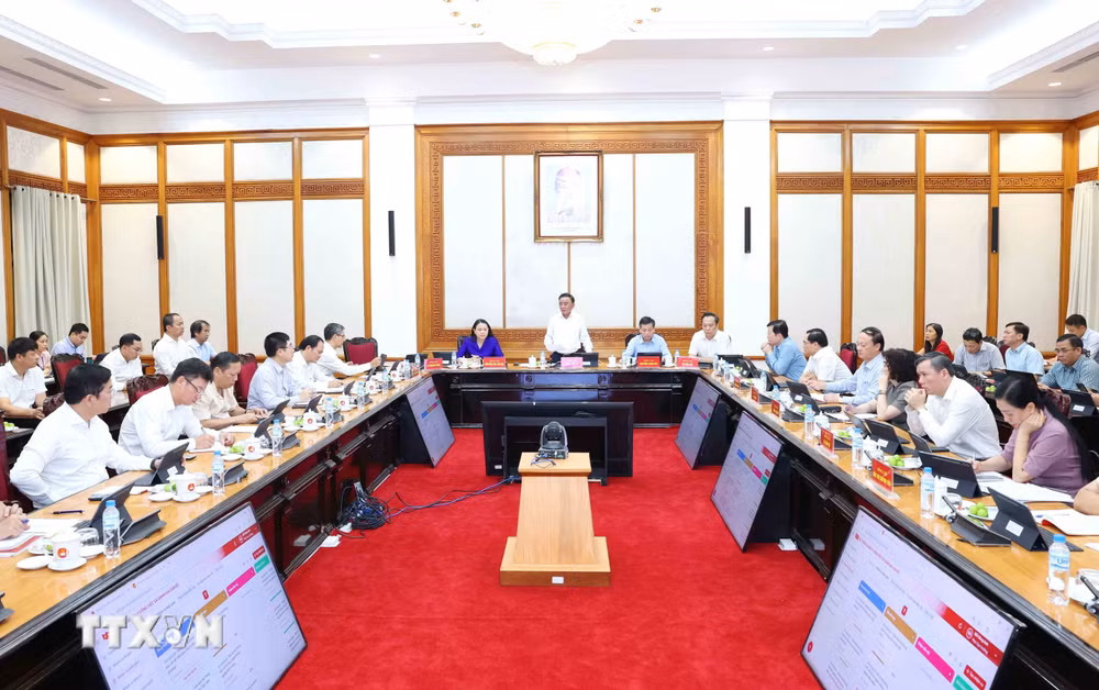 ttxvn_thuong-truc-ban-bi-thu-chu-tri-hop-ve-he-thong-quan-ly-cong-viec-danh-gia-can-bo-tren-moi-truong-so-9044110.jpg