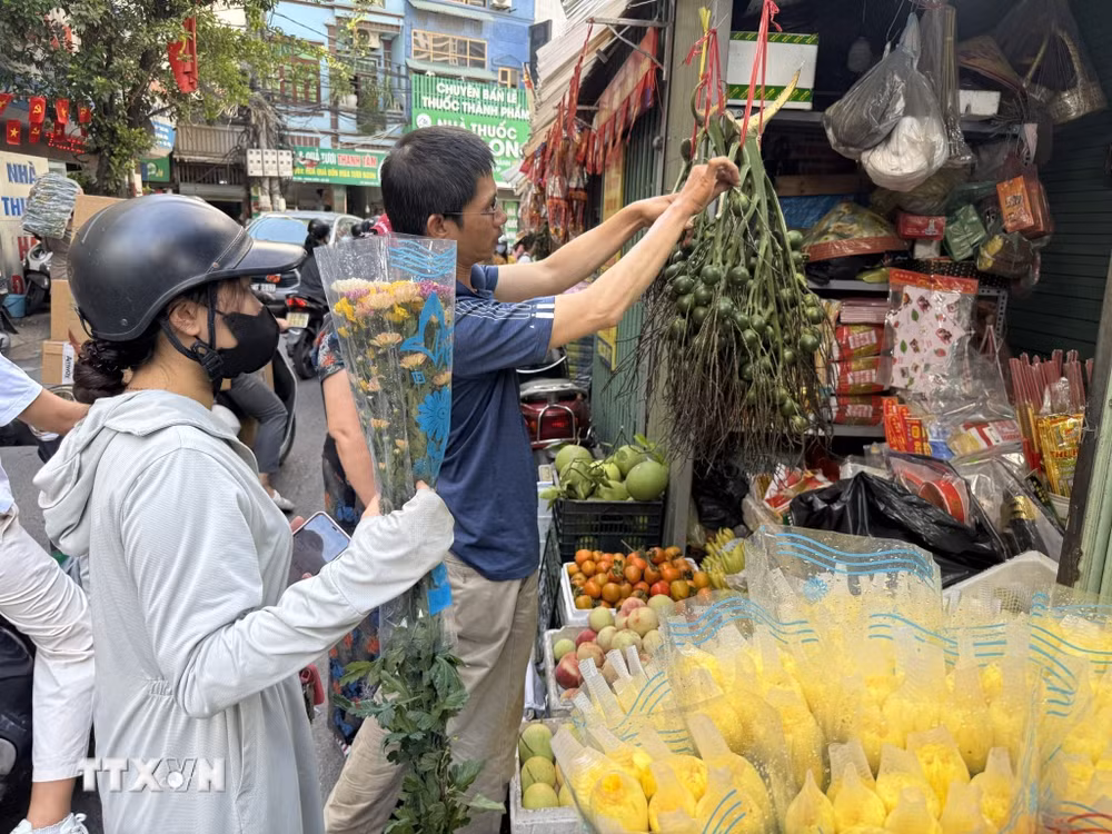 ttxvn-nguon-cung-thi-truong-do-thap-huong-ram-thang-bay-kha-doi-dao-8978519-3.jpg