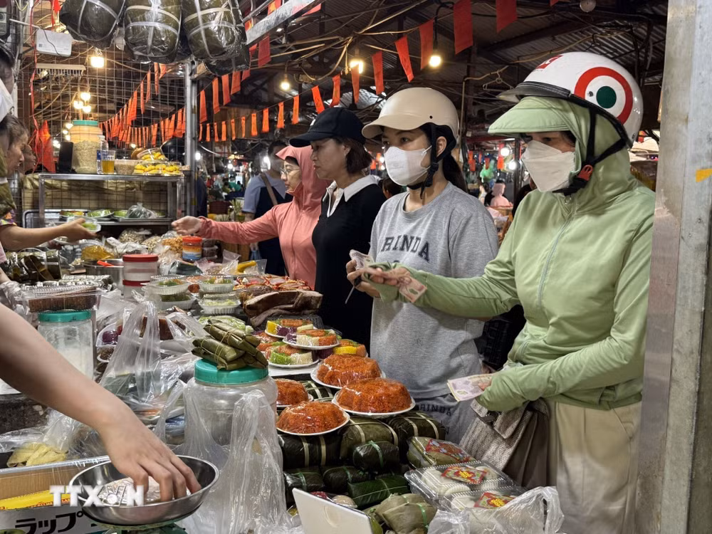 ttxvn-nguon-cung-thi-truong-do-thap-huong-ram-thang-bay-kha-doi-dao-8978519-2.jpg