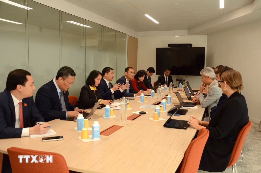 ttxvn-viet-phap-tang-cuong-trao-doi-kinh-nghiem-chinh-sach-van-hoa-xa-hoi-9044453-2.jpg