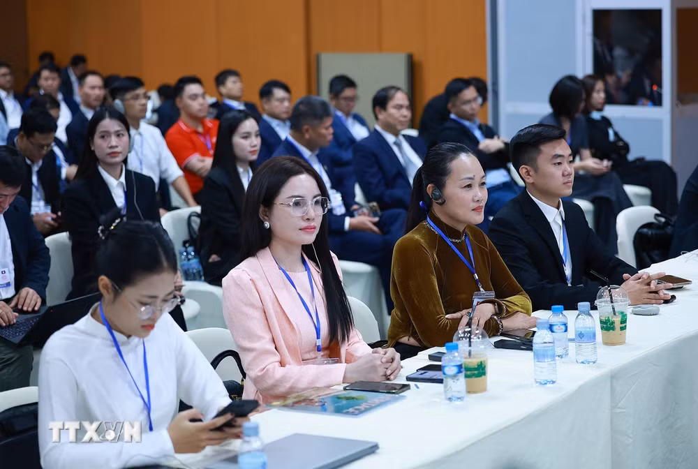 ttxvn-thu-tuong-pham-minh-chinh-du-hoi-nghi-xuc-tien-dau-tu-viet-nam-lao-nam-2025-8448639-5.jpg