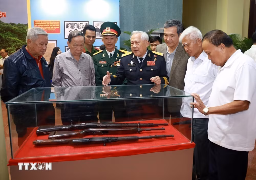 ttxvn_ky-niem-65-nam-duong-ho-chi-minh-tren-bien-chien-cong-huyen-thoai-to-tham-trang-su-oai-hung-9103450-19.jpg