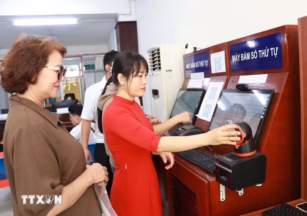 ttxvn_khanh-hoa-chinh-thuc-van-hanh-chinh-quyen-dia-phuong-2-cap-8125064.jpg