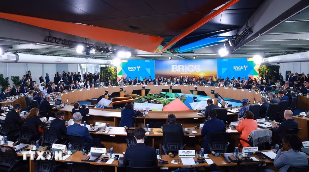 ttxvn-thu-tuong-pham-minh-chinh-va-cac-truong-doan-tham-du-hoi-nghi-brics-mo-rong-nam-2025-8136061.jpg
