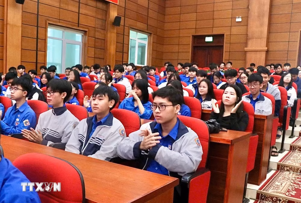 ttxvn-mua-ban-nguoi-bao-ve-thanh-thieu-nien-7753368.jpg