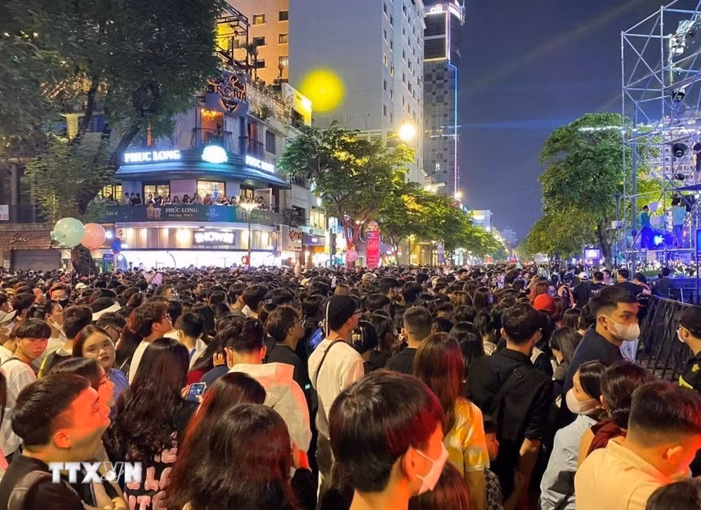 ttxvn-pho-di-bo-nguyen-hue.jpg