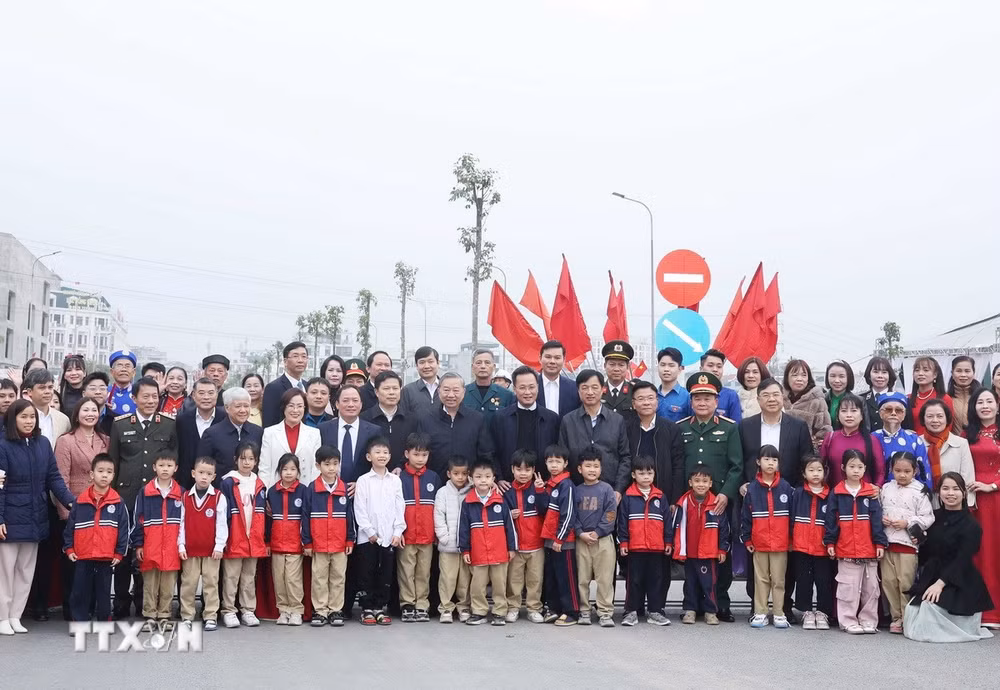 ttxvn-tong-bi-thu-to-lam-du-le-phat-dong-tet-trong-cay-5.jpg