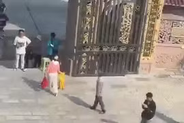 Video 50 đối tượng dàn cảnh để cướp tài sản của người đi lễ ở An Giang