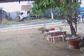 Vụ việc được một camera của nhà dân ven đường ghi lại (Nguồn: Người Xuân Lộc)