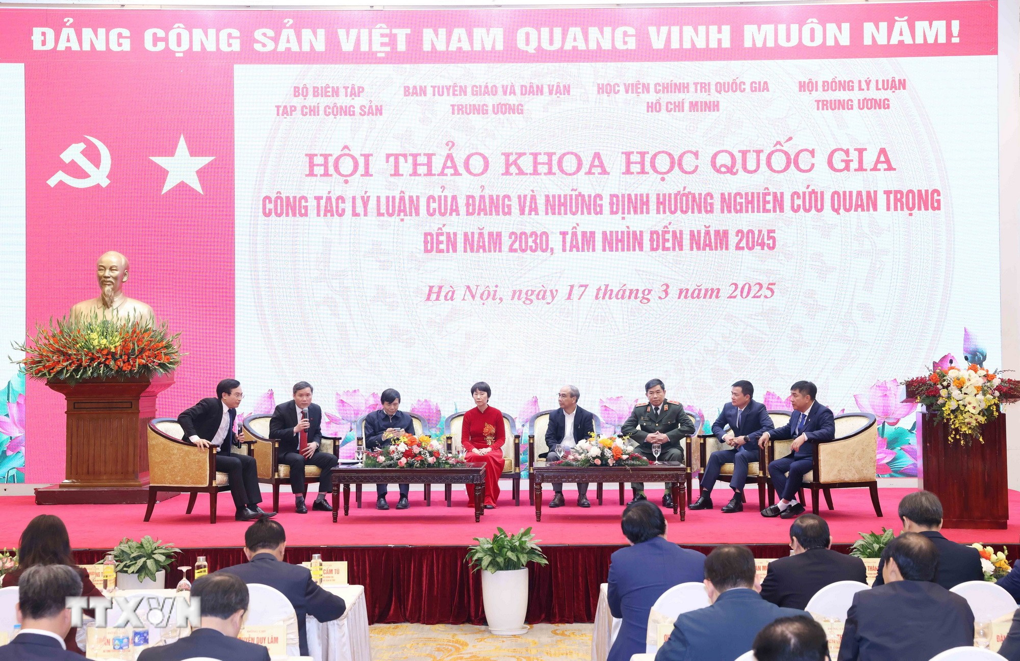 The Central Propaganda and Mass Mobilization Commission, in coordination with the Ho Chi Minh National Academy of Politics, the Communist Magazine, and the Central Theoretical Council, organized the National Workshop on “The Party’s theoretical work and important research directions to 2030, with a vision to 2045” on March 17, 2025, in Hanoi. (Source: VNA) ttxvn-tap-chi-cong-san-3.jpg