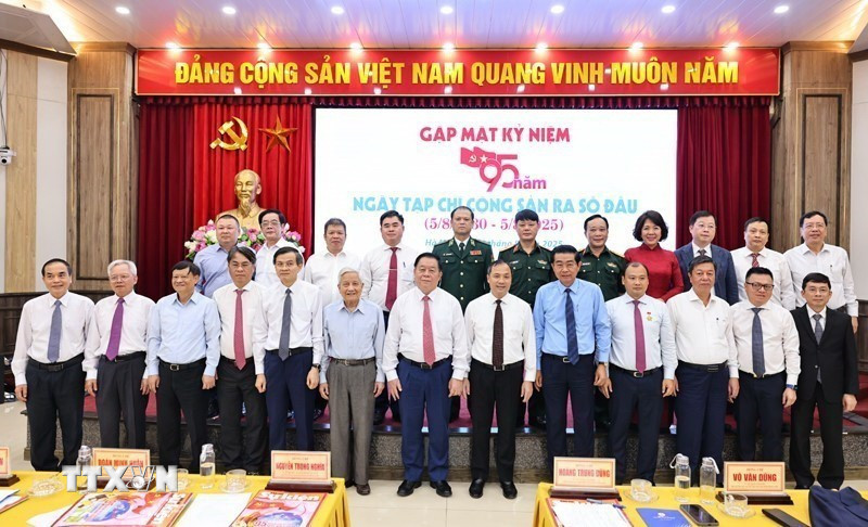 Member of the Politburo, Secretary of the Party Central Committee, Head of the Central Propaganda and Education Commission Nguyen Trong Nghia and delegates attended the ceremony to celebrate the 95th anniversary of the first publication of the Communist Magazine (August 5, 1930 - August 5, 2025), on the morning of August 4, 2025. (Photo: Minh Duc/VNA) ttxvn-tap-chi-cong-san-2-3045.jpg