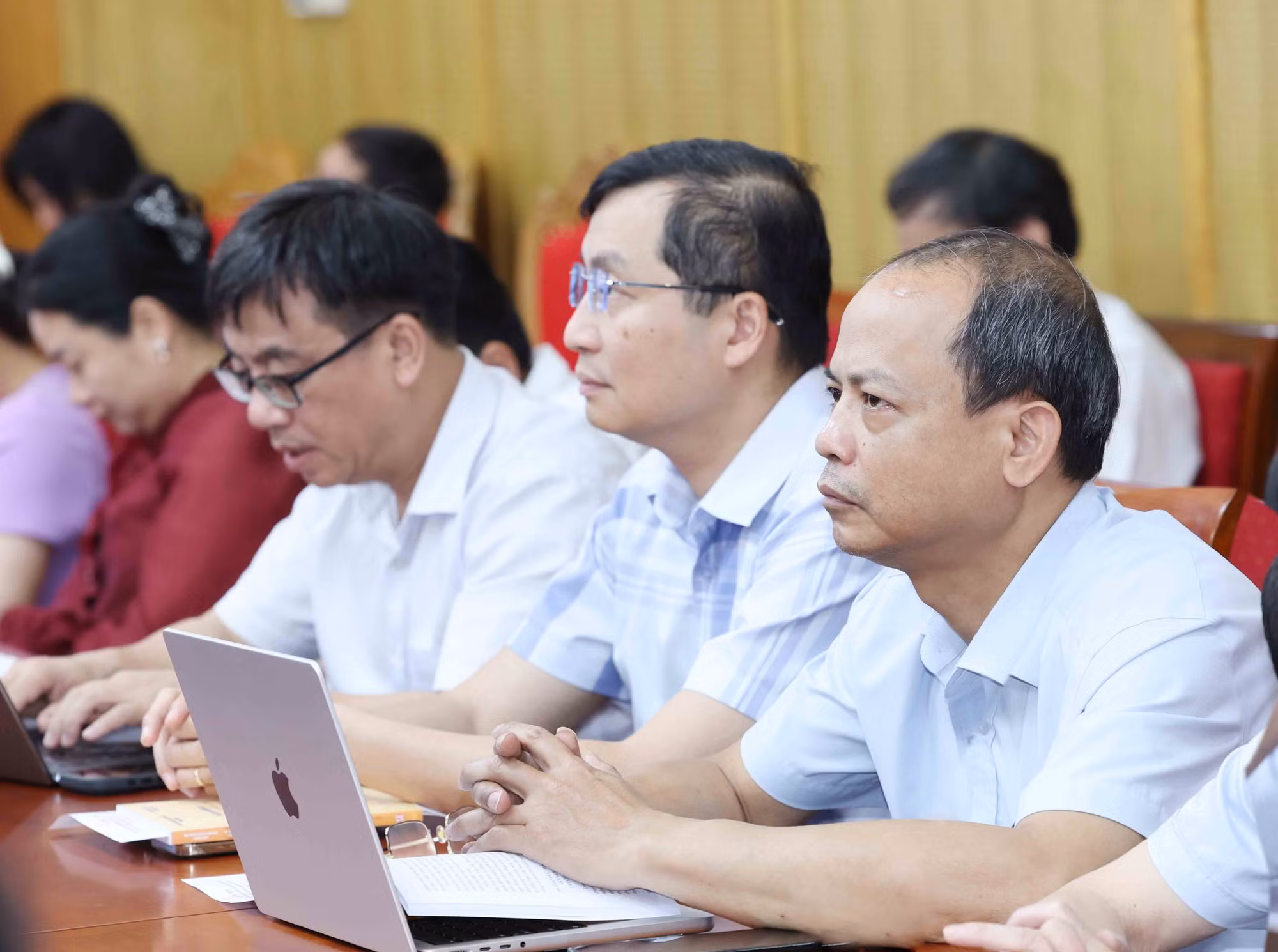 ttxvnl-hoi-nghi-toan-quoc-nghien-cuu-hoc-tap-quan-triet-va-trien-khai-thuc-hien-nghi-quyet-dai-hoi-xiv-cua-dang-cho-cac-co-quan-bao-chi-xuat-ban-2.jpg