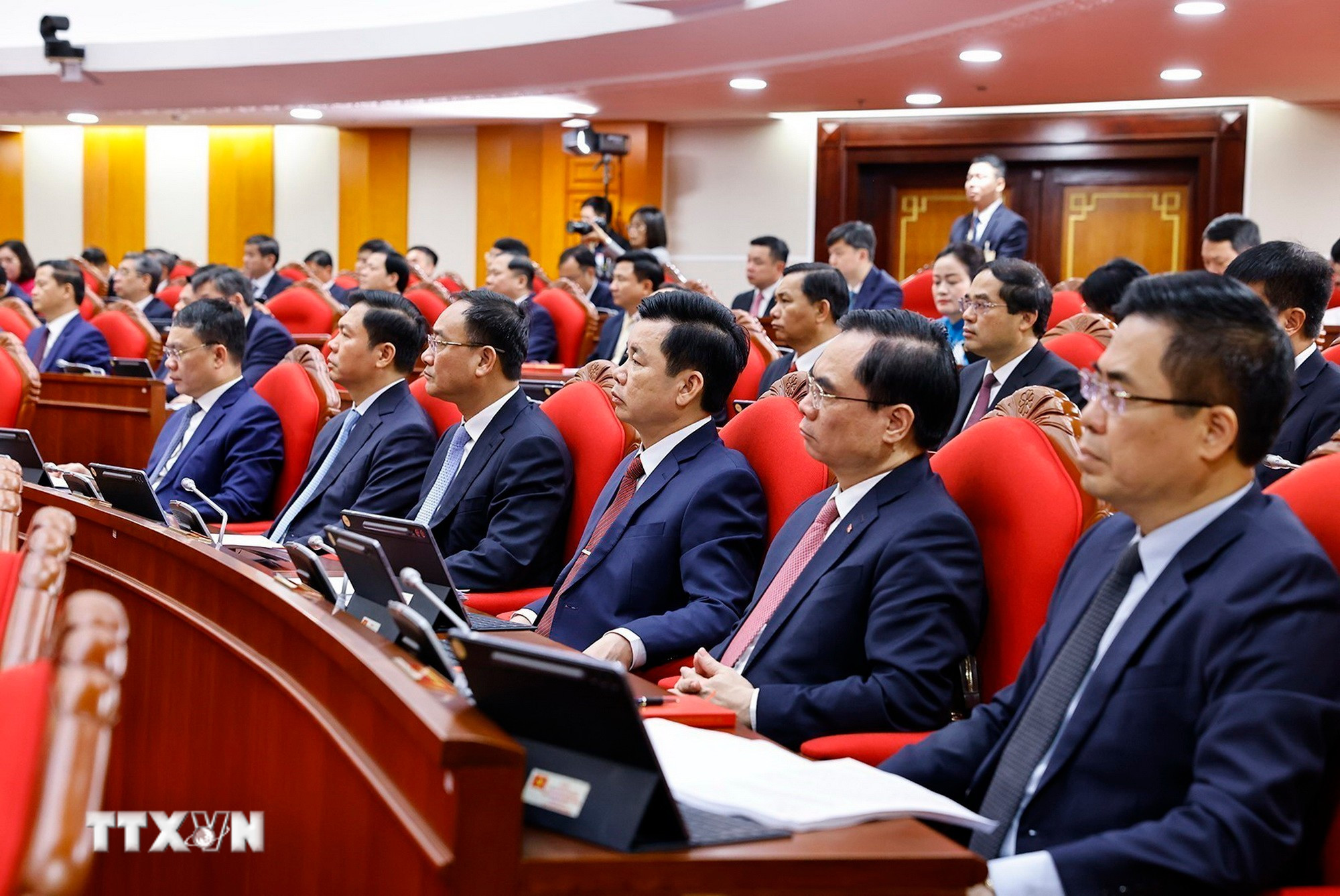 ttxvn-khai-mac-hoi-nghi-lan-thu-hai-ban-chap-hanh-trung-uong-dang-khoa-xiv-3.jpg
