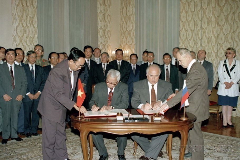 viet-nam-lien-bang-nga-7.jpg