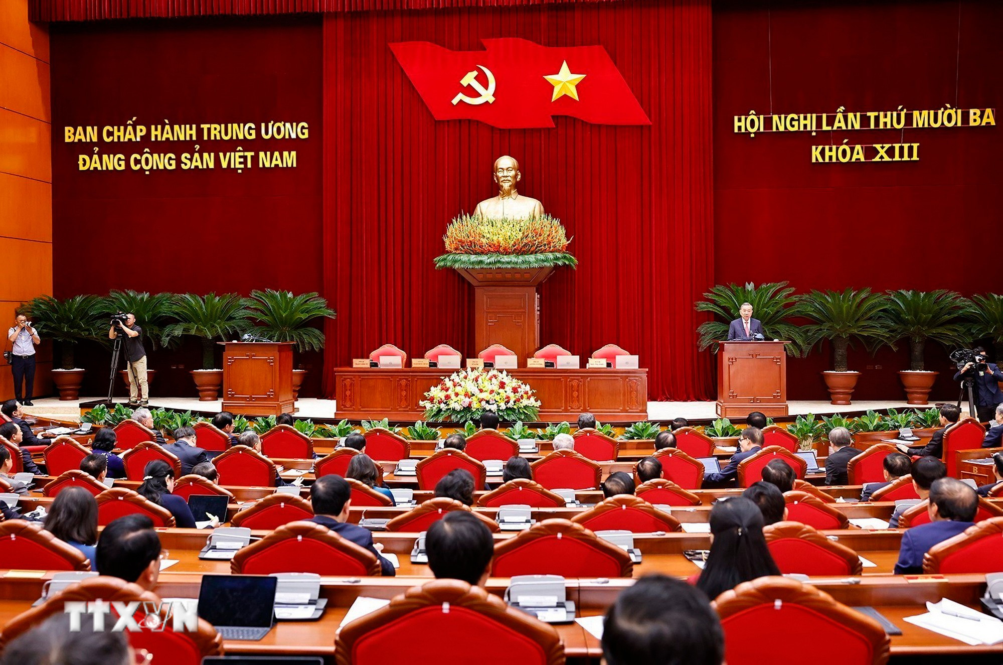 ttxvn-be-mac-ban-chap-hanh-trung-uong-dang-13-10.jpg
