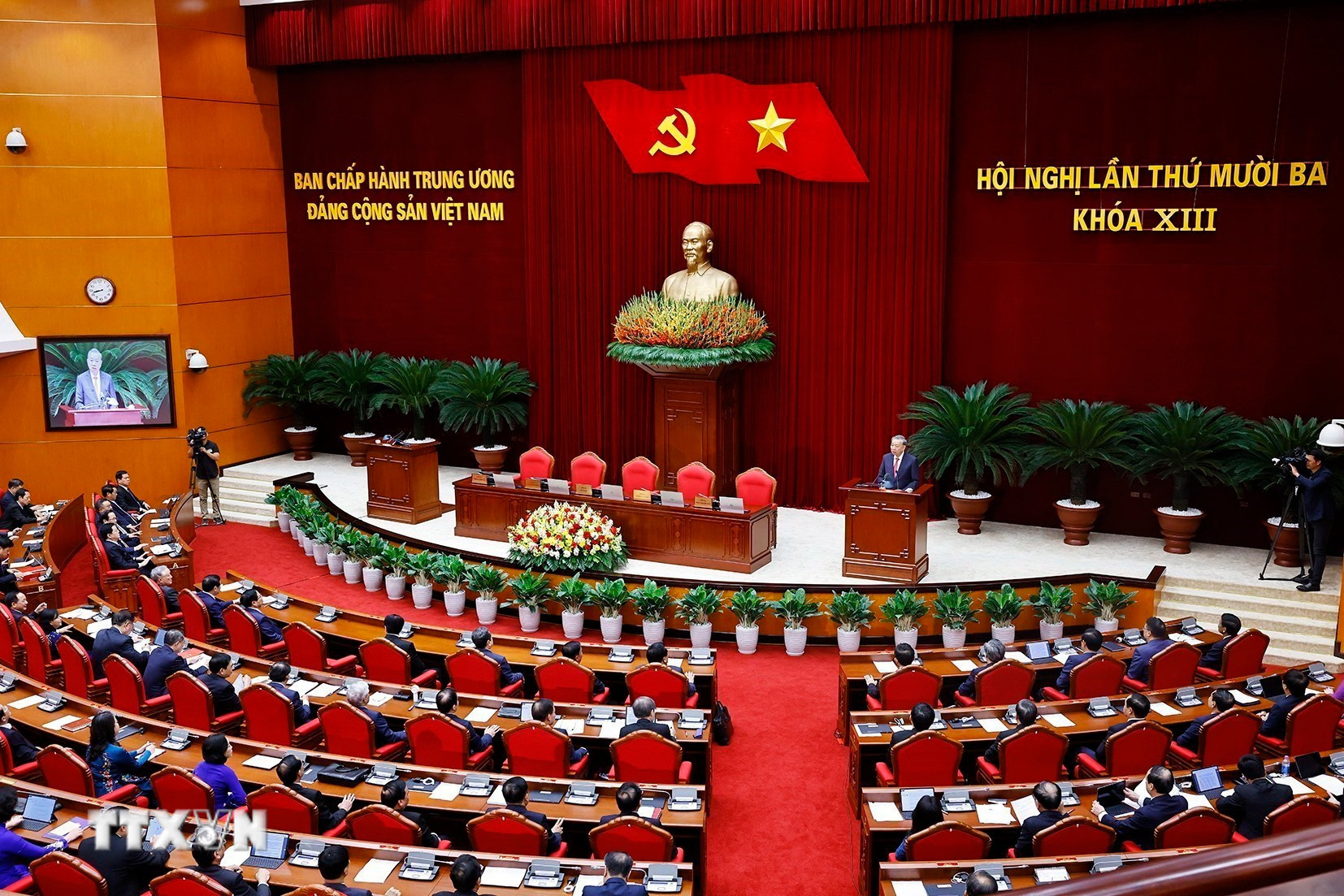 ttxvn-be-mac-ban-chap-hanh-trung-uong-dang-13-3.jpg