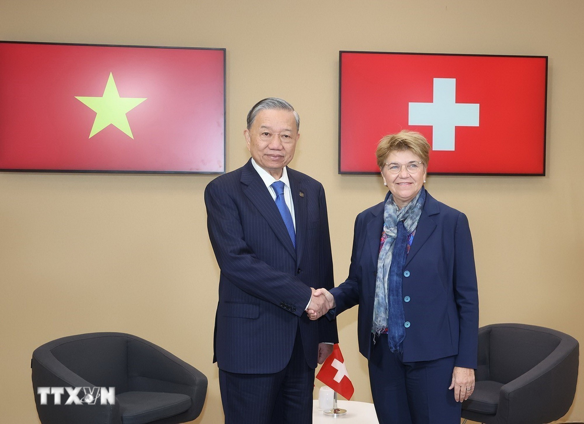 Tổng Bí thư, Chủ tịch nước Tô Lâm gặp song phương Tổng thống Thụy Sĩ Viola Amherd nhân dịp tham dự Hội nghị cấp cao Pháp ngữ lần thứ 19, sáng 5/10/2024 (giờ địa phương), tại thủ đô Paris. (Ảnh: Trí Dũng/TTXVN)