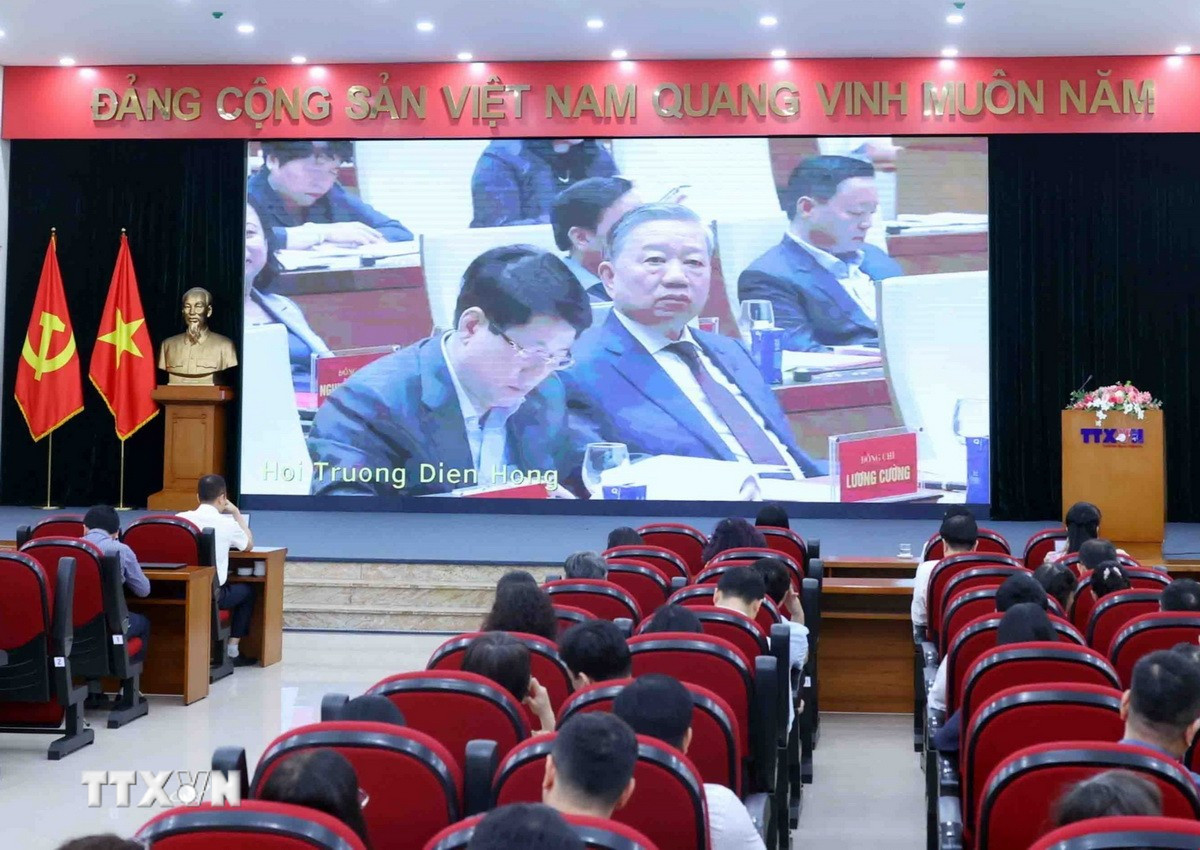 ttxvn-hoi-nghi-quan-triet-nghi-quyet-hoi-nghi-tw-11-13.jpg