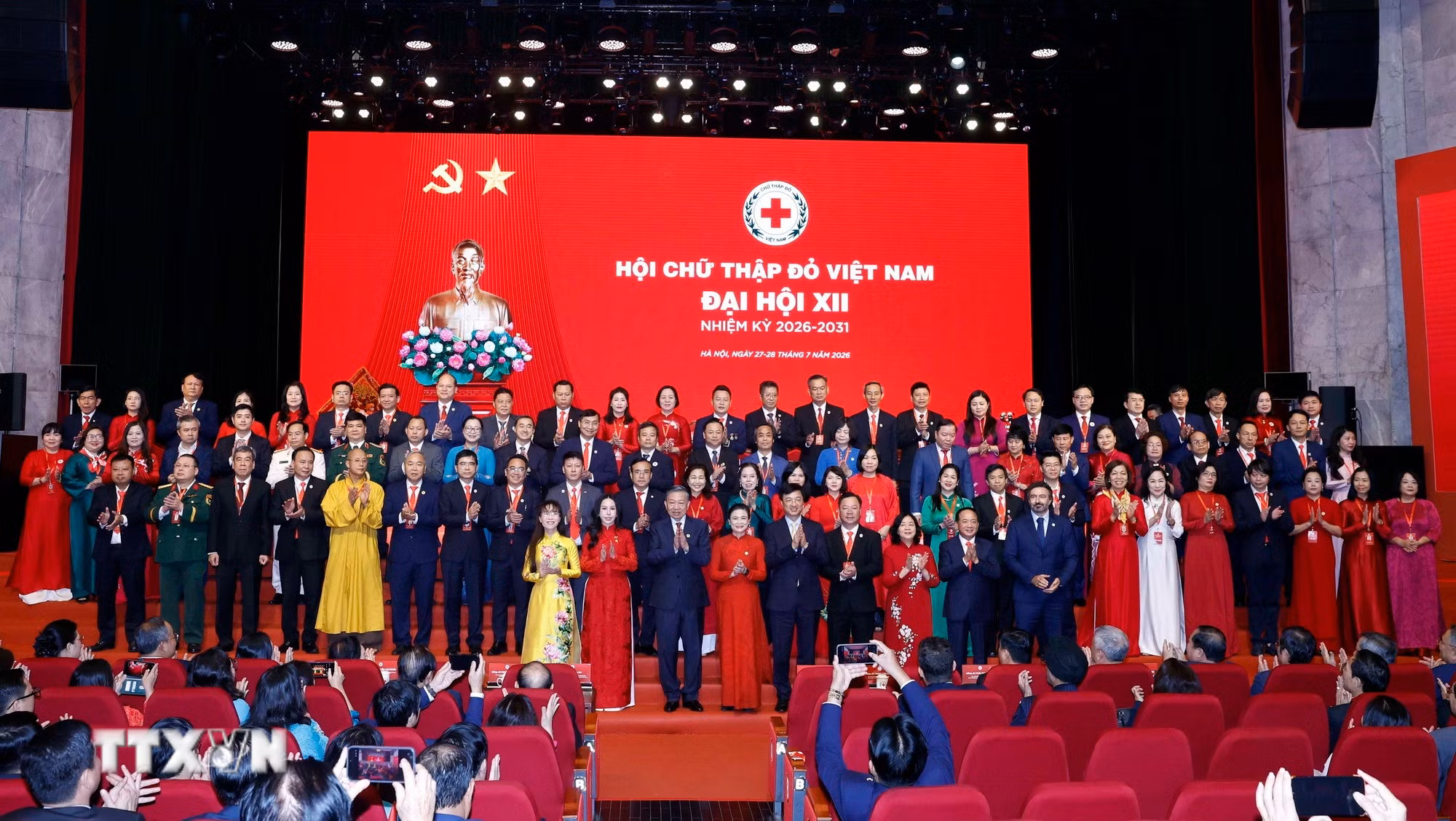 ttxvn-khai-mac-trong-the-dai-hoi-dai-bieu-toan-quoc-hoi-chu-thap-do-viet-nam-lan-thu-xii-16.jpg