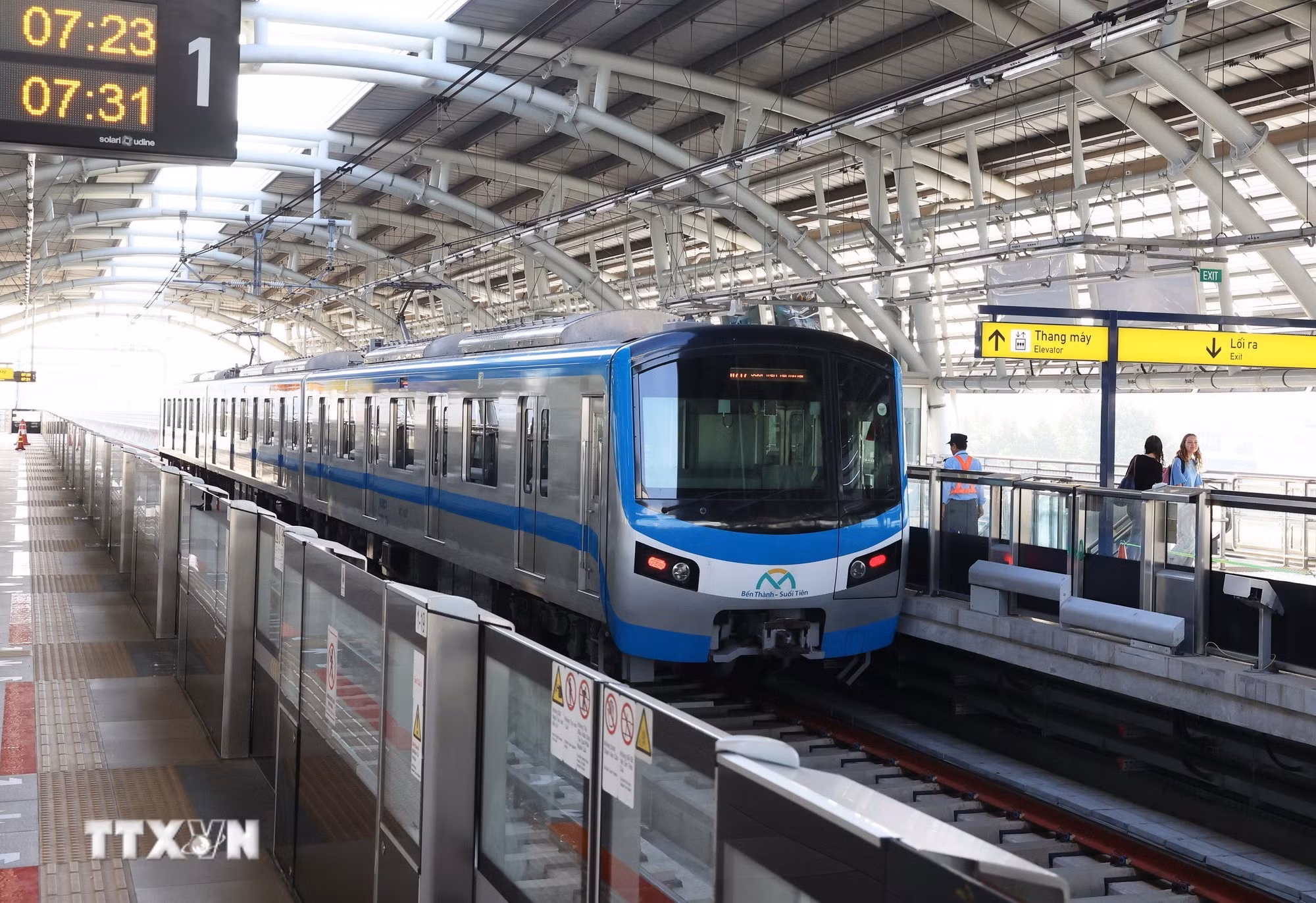 ttxvn-metro-ben-thanh-suoi-tien-1.jpg