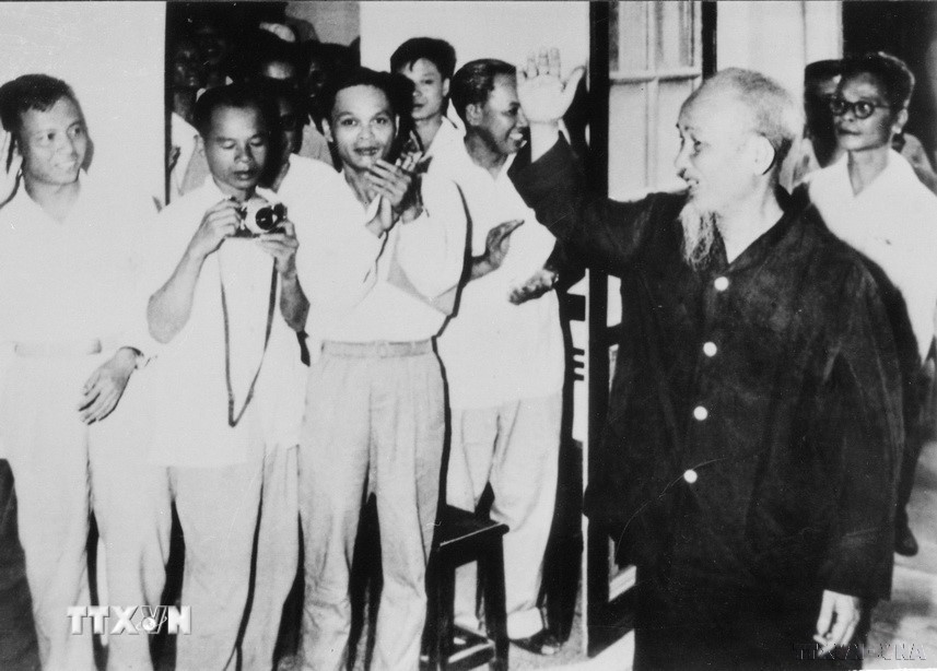 ttxvn-chu-tich-ho-chi-minh-bao-chi-cach-mang-viet-nam-21.jpg