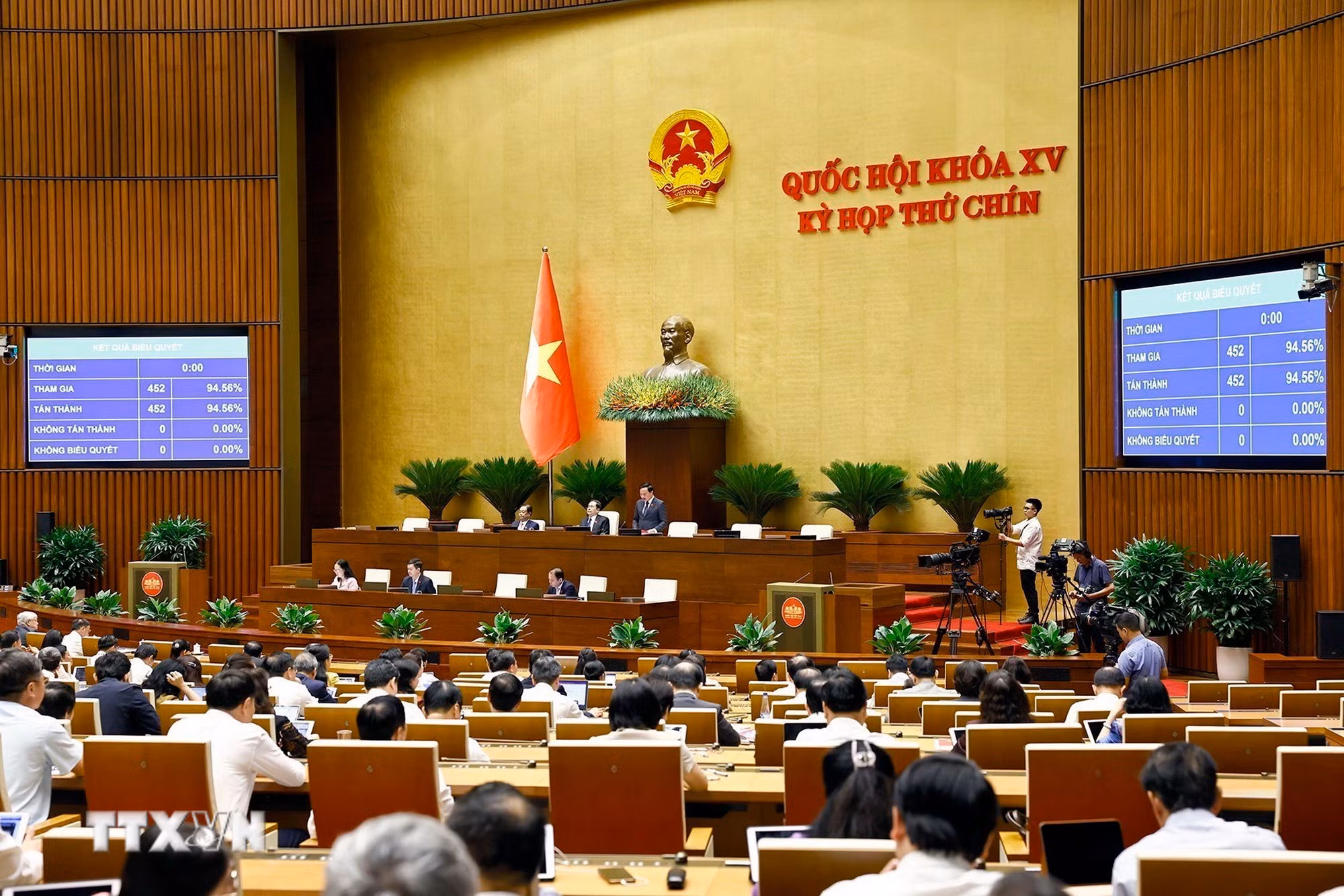 ttxvn-quoc-hoi-thao-luan-ve-de-nghi-sua-doi-bo-sung-hien-phap-nam-2013.jpg