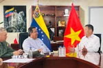 Đại sứ Việt Nam tại Venezuela Vũ Trung Mỹ và ông Gerardo Márquez, Thống đốc bang Trujillo tại buổi làm việc. (Ảnh: TTXVN phát)