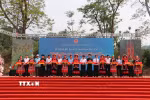 Các đại biểu cắt băng ra mắt sản phẩm du lịch “Chiến khu xưa-trải nghiệm mới” tại Khu di tích Quốc gia đặc biệt Tân Trào, tỉnh Tuyên Quang. (Ảnh: Hoàng Hải/TTXVN)