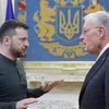 Ngày 20/2/2025, Tổng thống Ukraine Volodymyr Zelensky (trái) khẳng định nước này sẵn sàng làm việc nhanh chóng và không mệt mỏi để đạt được một thỏa thuận mạnh mẽ và hữu ích về đầu tư và an ninh với Mỹ. (Nguồn: EPA/TTXVN)
