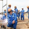 Kỳ nghỉ Tết, công nhân vẫn duy trì lịch làm việc trên công trường cao tốc dự án Chí Thạnh-Vân Phong. (Ảnh: Xuân Triệu/TTXVN)