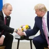 Tổng thống Nga Vladimir Putin (trái) và ông Donald Trump, khi đương chức Tổng thống Mỹ, tại cuộc gặp bên lề Hội nghị thượng đỉnh G20 ở Osaka, Nhật Bản, ngày 28/6/2019. (Nguồn: Getty Images/TTXVN) 