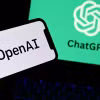 Biểu tượng của Công ty trí tuệ nhân tạo OpenAI trên màn hình điện thoại và máy tính ở Manta, Italy. (Nguồn: AFP/TTXVN)