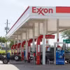 Trạm bán xăng dầu Exxon ở Plano, bang Texas, Mỹ. (Ảnh: THX/TTXVN)