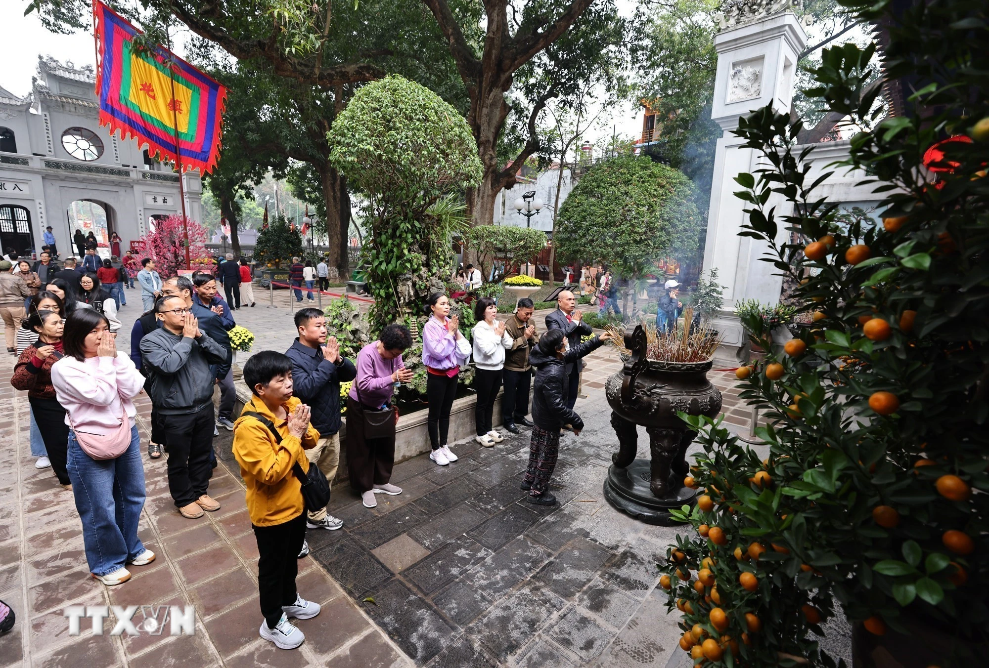 Đi Lễ Chùa Ngày Đầu Năm: Nét Văn Hóa Truyền Thống Đặc Sắc Của Người Việt
