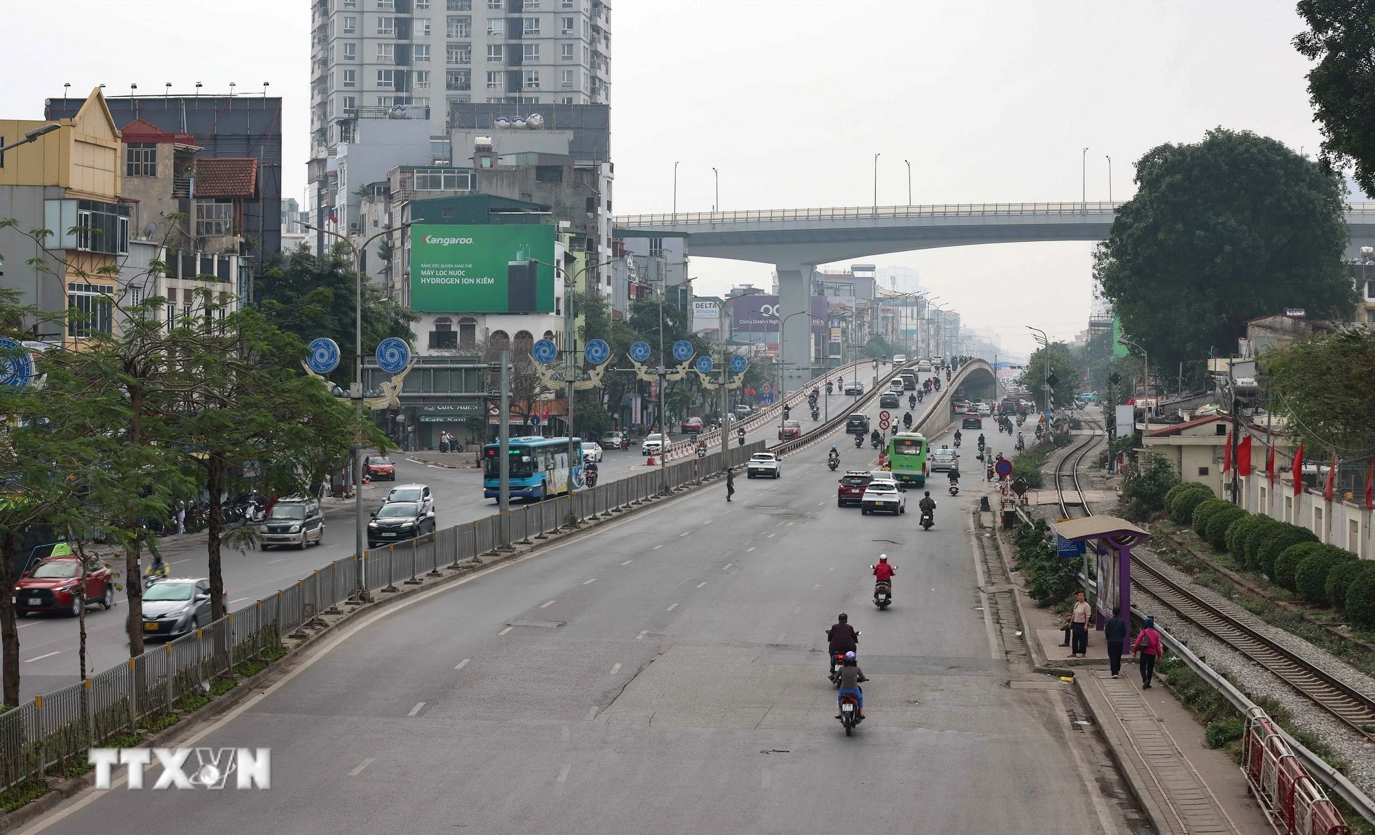 Hà Nội: Đường phố thông thoáng, thuận lợi cho người dân đi sắm Tết, du xuân sớm