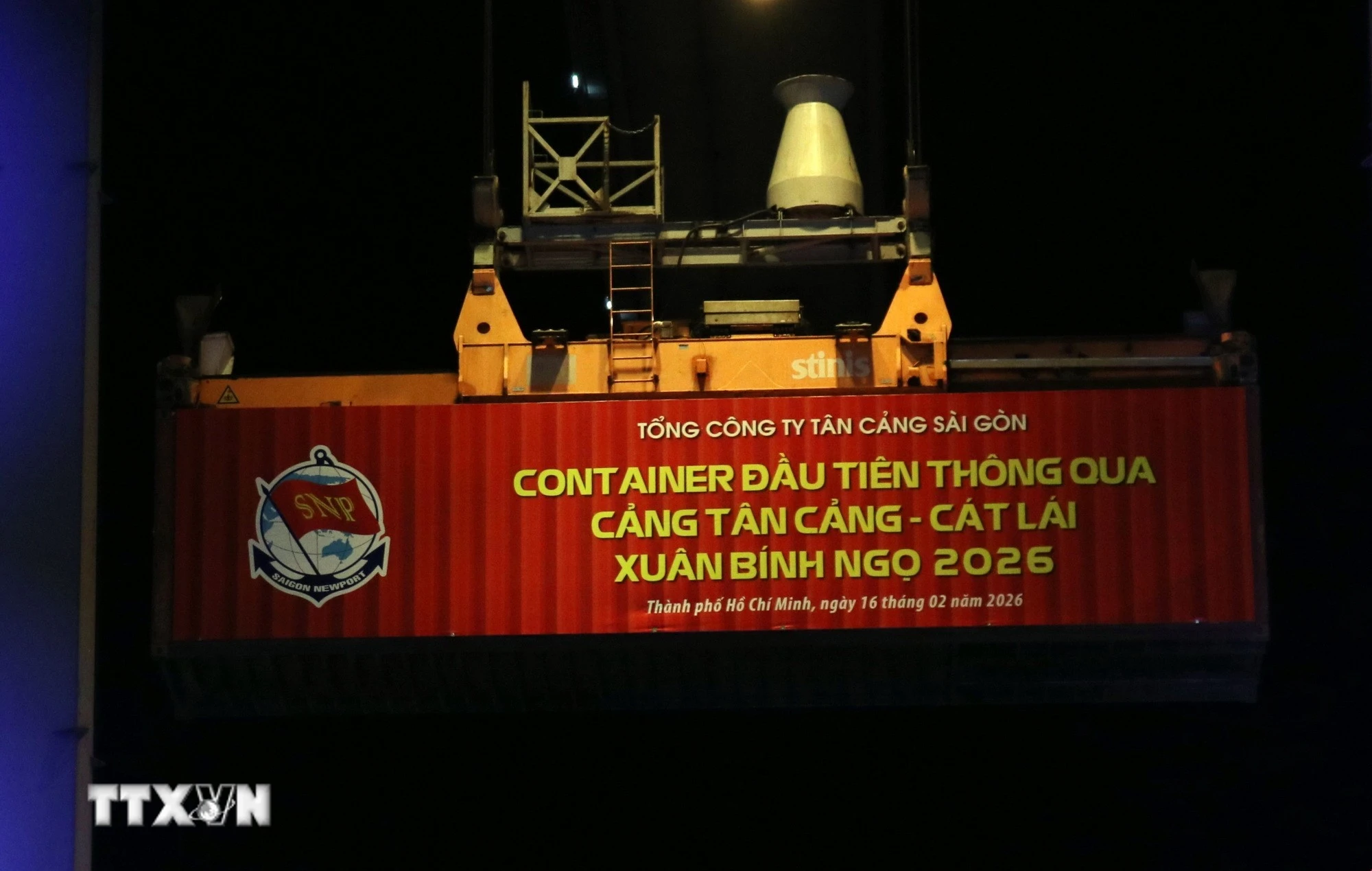Cảng Tân Cảng Cát Lái đón 7 tàu container trong đêm Giao thừa Bính Ngọ
