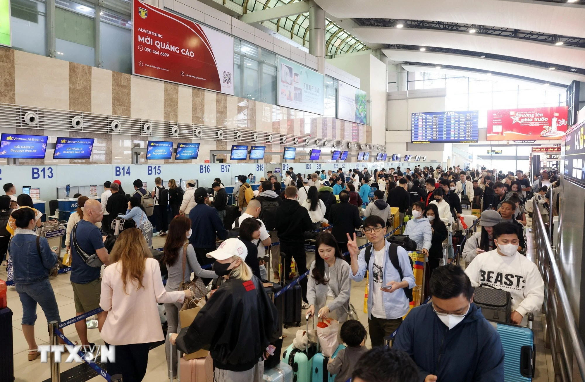 Sân bay Nội Bài ùn tắc trước thềm Tết Nguyên đán Bính Ngọ