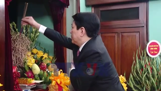 Chủ tịch nước Lương Cường dâng hương tưởng niệm Chủ tịch Hồ Chí Minh nhân dịp kỷ niệm 96 năm Ngày thành lập Đảng