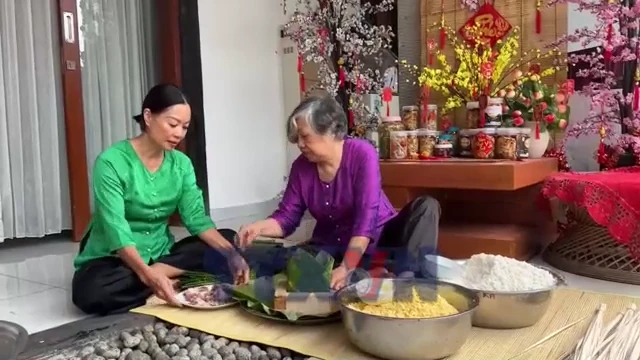 Người Việt tại Bali gói bánh chưng đón Tết, gìn giữ truyền thống quê hương