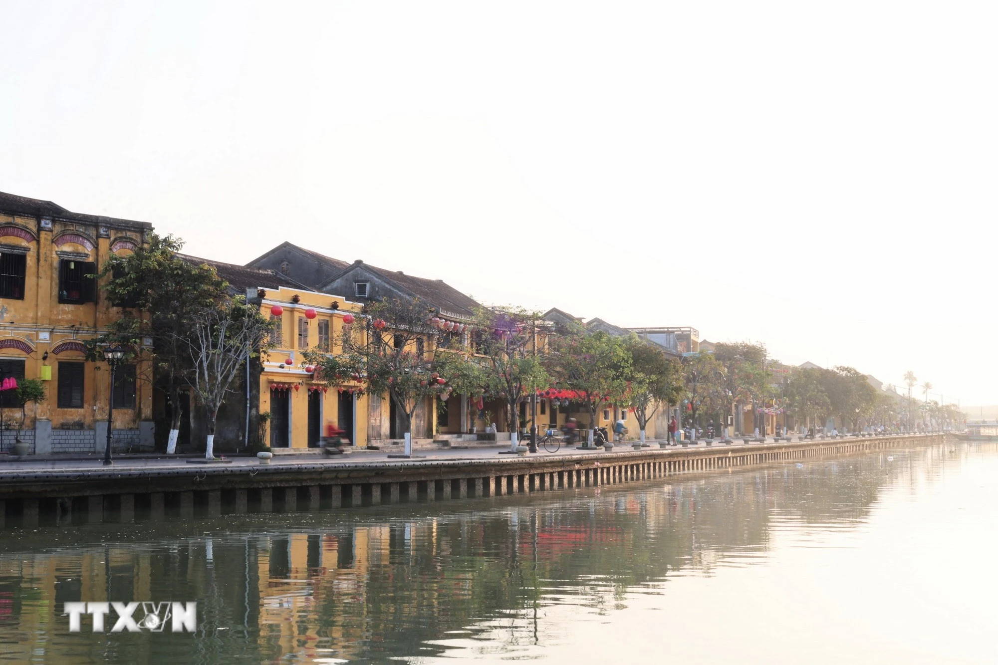 Hội An sáng sớm: Phố cổ thở khẽ trong không gian tĩnh lặng