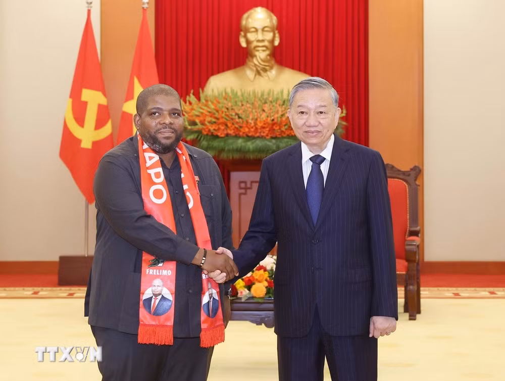 ttxvn-2804-tong-bi-thu-tiep-lanh-dao-mozambique-1.jpg