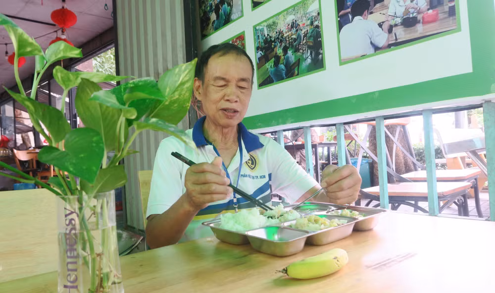 0406-nha-an-hanh-phuc-3.jpg
