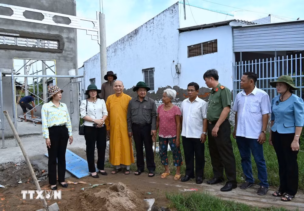 ttxvn-1307-ca-mau-xoa-nha-tam-3.jpg