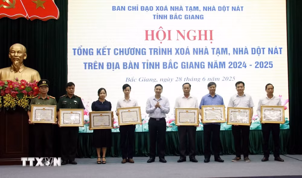 ttxvn-2806-nha-tam-bac-giang.jpg